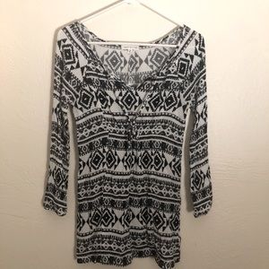 Socialite XS black and white patterned tunic
